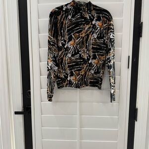 Pierri New York Black and Brown Floral Blouse
50%‎ lamb wool.